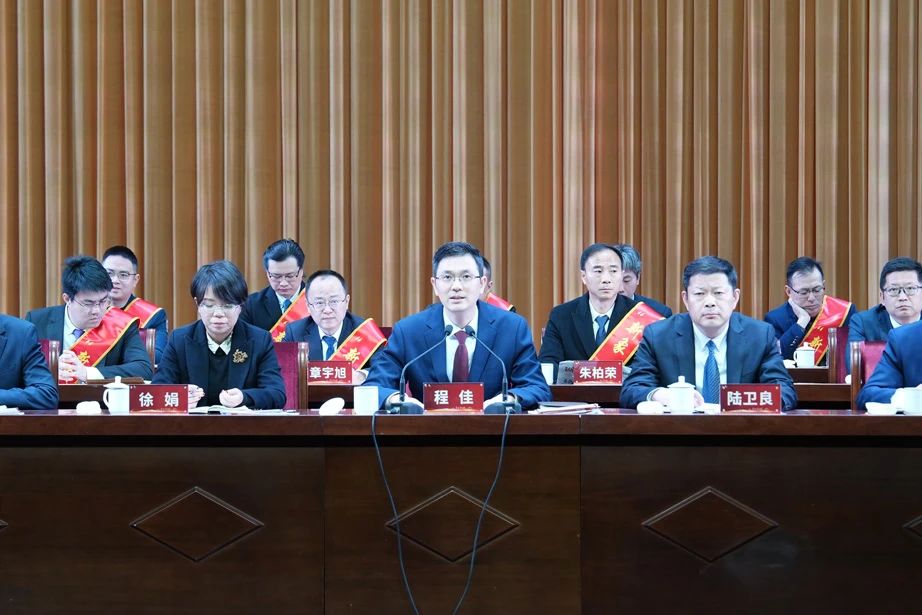 開門紅 | 巨人集團(tuán)獲區(qū)多項(xiàng)表彰